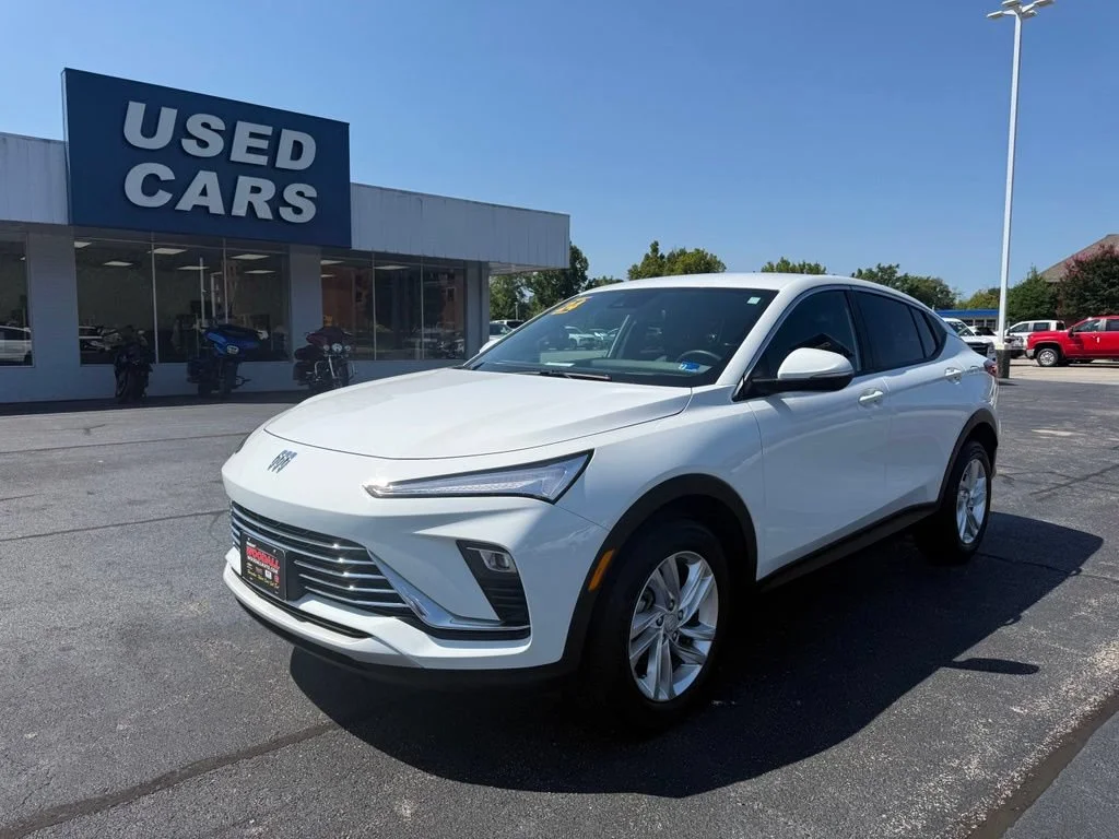 Used 2024 Summit White Buick Preferred image 3