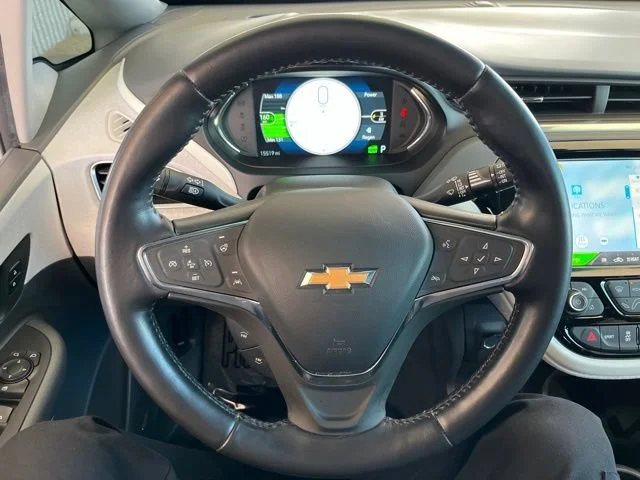 Used 2021 Silver Ice Metallic Chevrolet Premier image 22