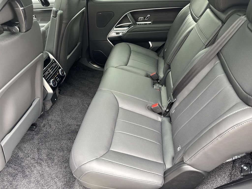 New 2026 Santorini Black Land Rover SE image 16