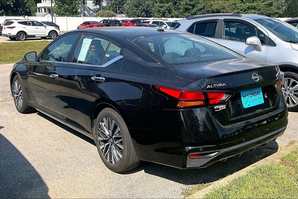 Used 2025 Black Nissan 2.5 SV image 5