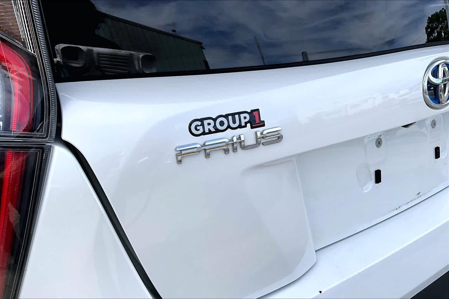 Used 2017 Blizzard Pearl Toyota Two image 31
