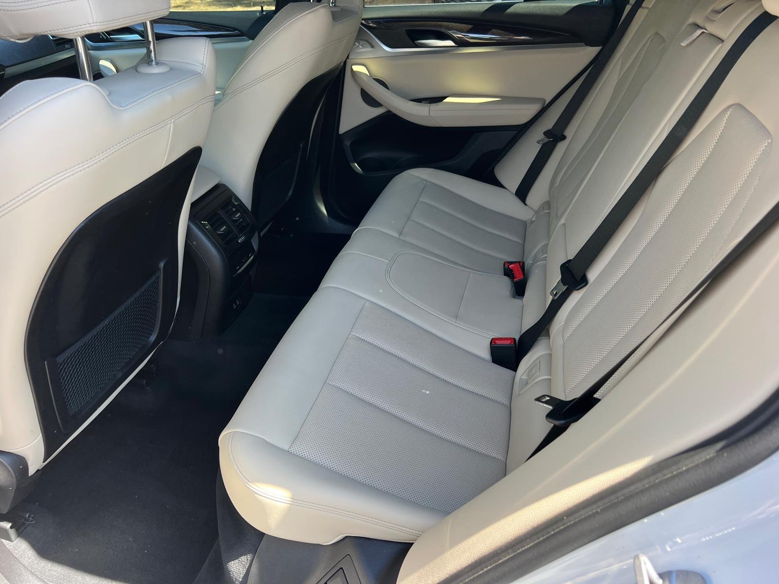 Used 2025 Mineral White Metallic BMW xDrive30i image 21