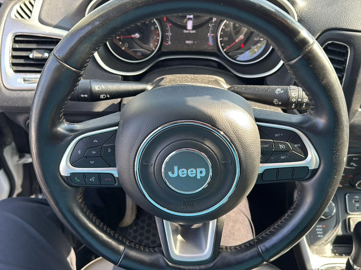 Used 2018 White Clearcoat Jeep Latitude image 3