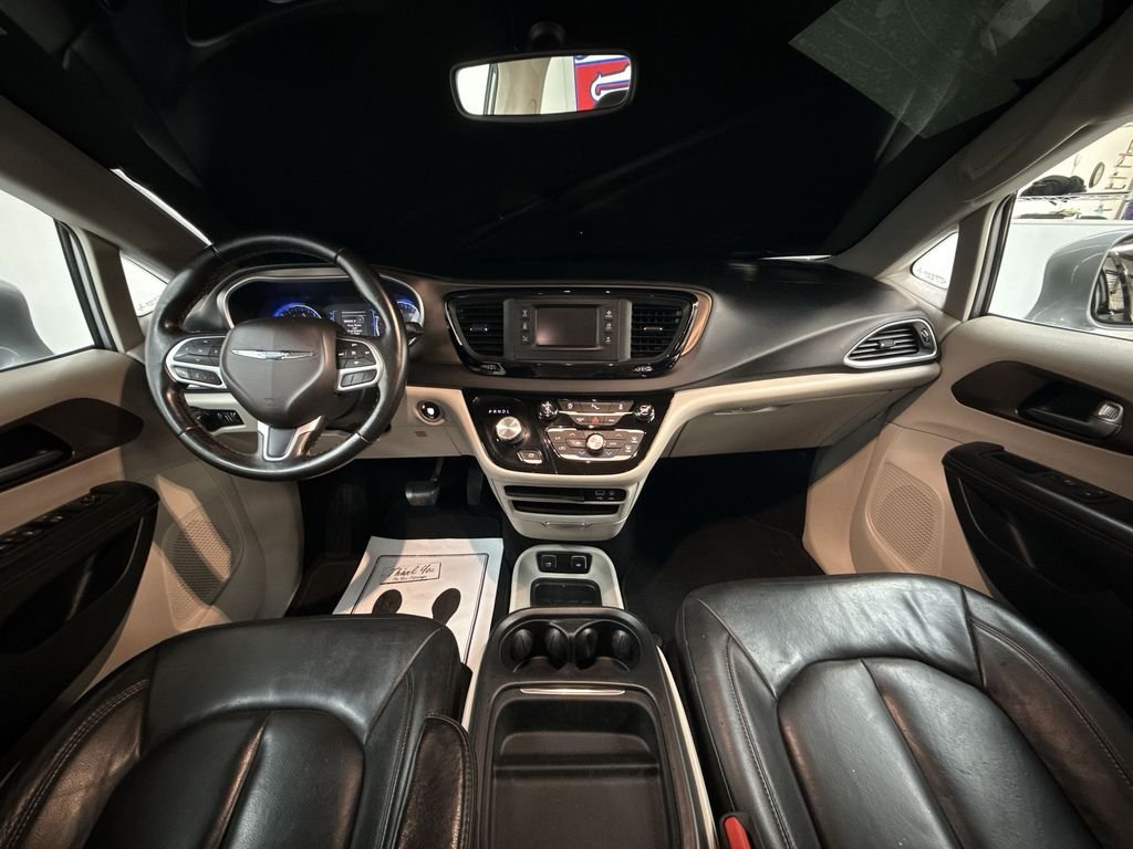 Used 2017 Billet Silver Metallic Chrysler Touring L image 20