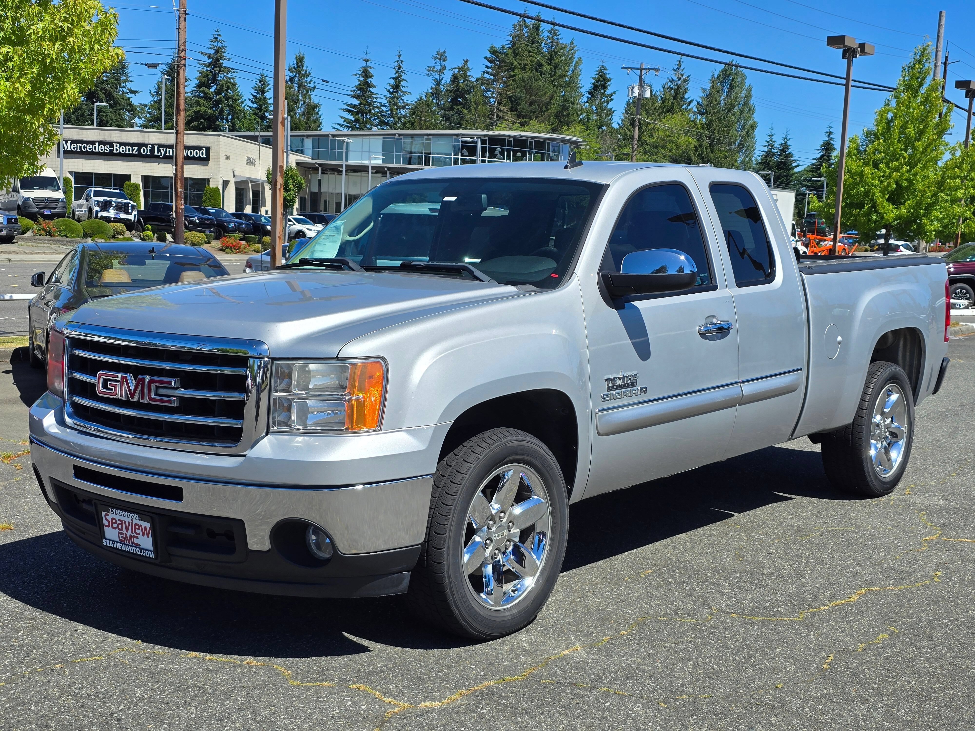 Used 2013 QUICKSILVER METALLIC GMC SLE image 3