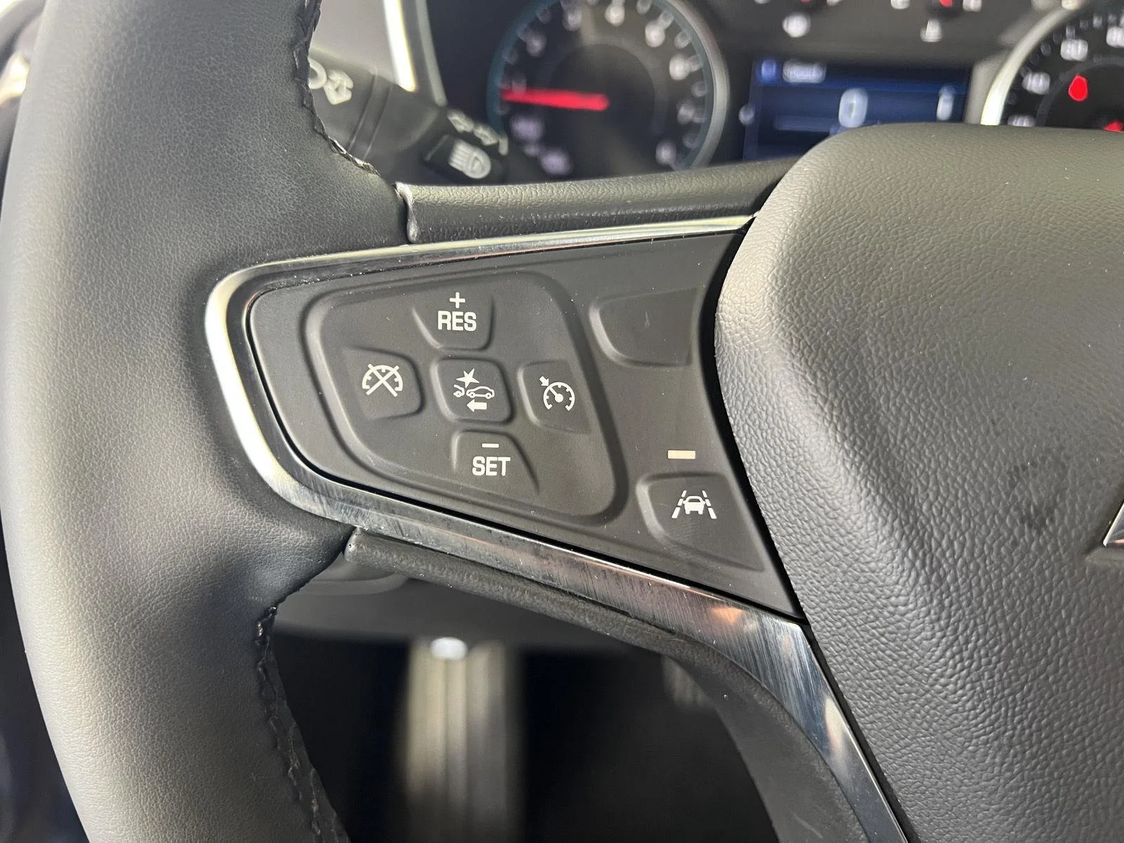 Used 2024 Lakeshore Blue Metallic Chevrolet LT image 8