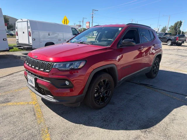 Used 2025 Red Hot Pearlcoat Jeep Latitude image 2
