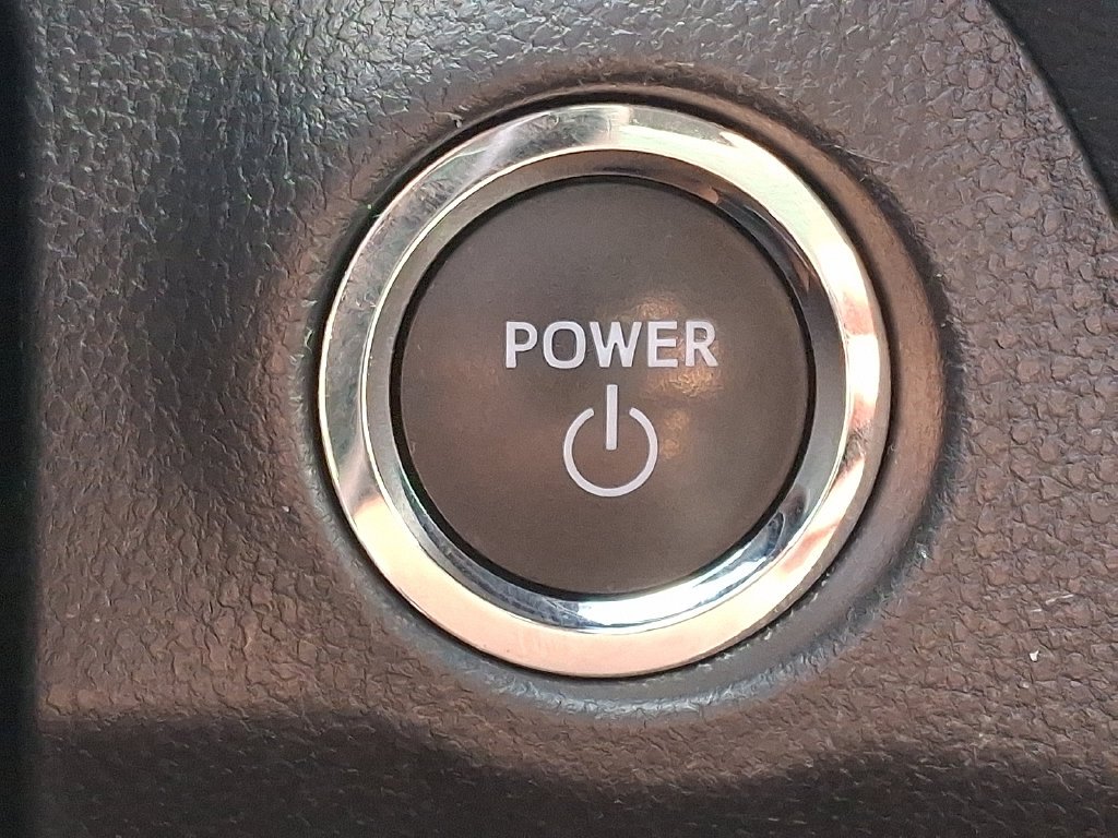 Used 2025 White Toyota XLE image 22