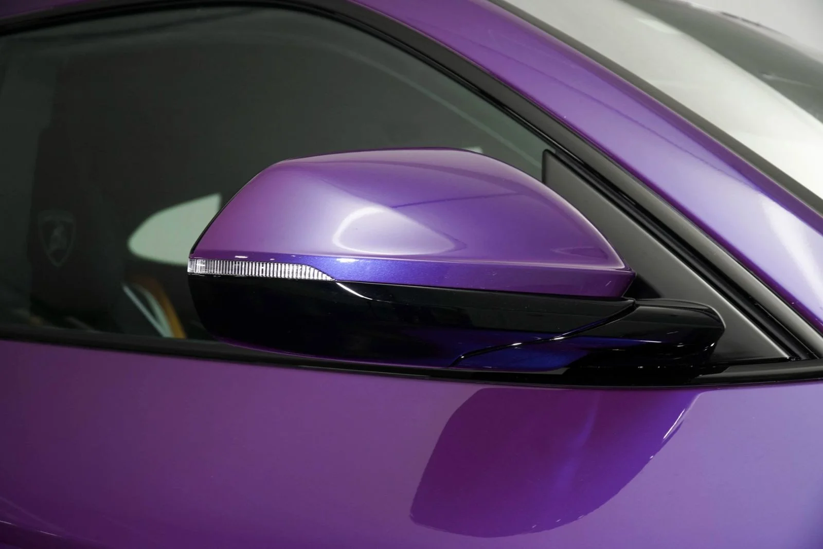 Used 2025  Lamborghini  image 14