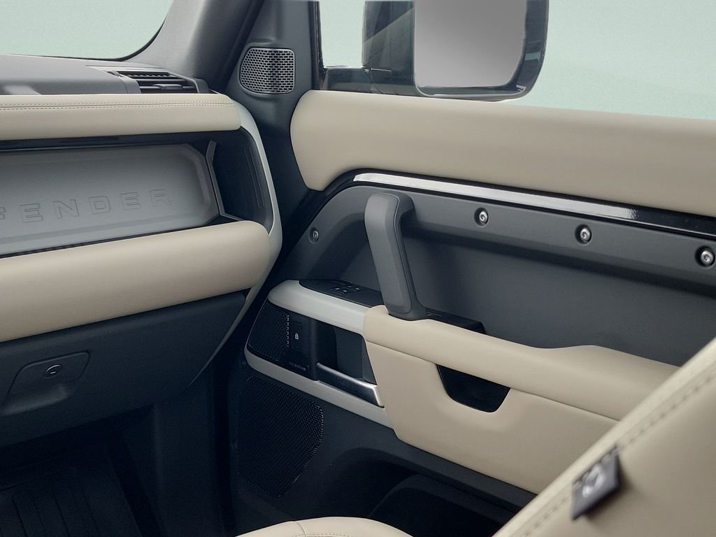 Used 2024 Black Land Rover S image 13