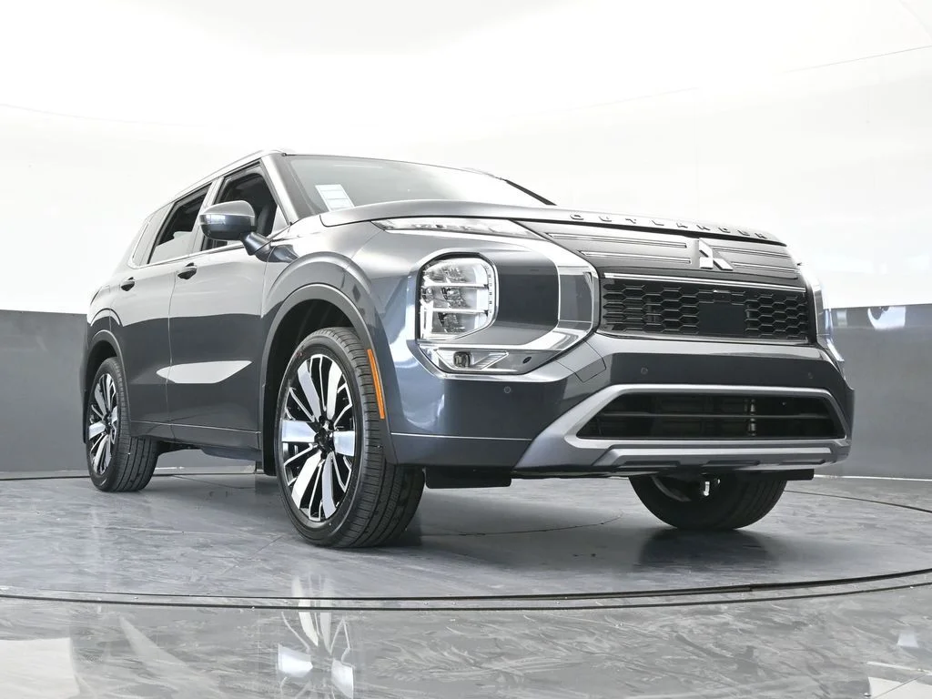 New 2026 Gray Mitsubishi SEL image 74