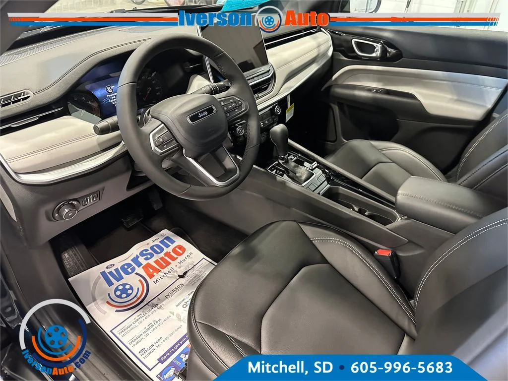 New 2026 Fathom Blue Pearl-Coat Exterior Paint Jeep Limited image 15