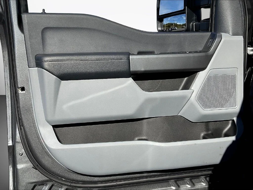 New 2027 Carbonized Gray Metallic Ford F-250® XLT image 30