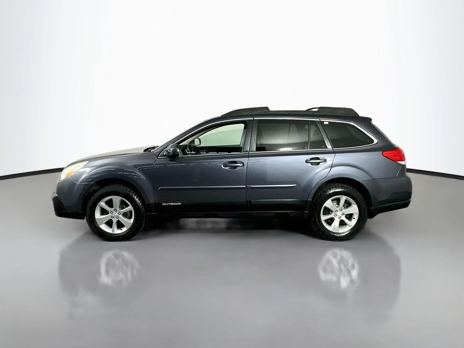 Used 2014 Carbide Gray Metallic Subaru 2.5i Premium image 4