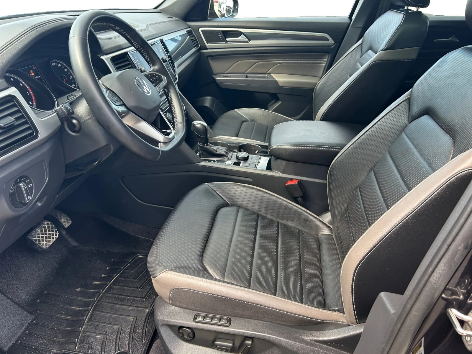 Used 2021 Black Volkswagen HIGHLINE image 14