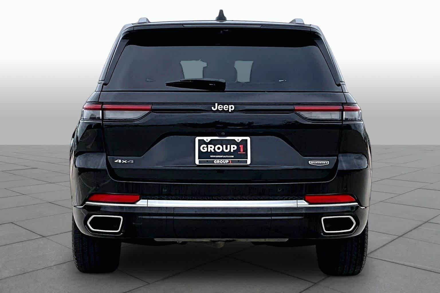 Used 2023 Diamond Black Crystal Pearlcoat Jeep Summit image 5