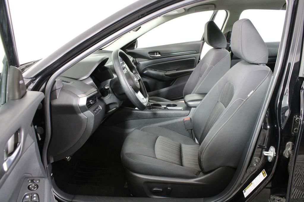 Used 2025 Black Nissan 2.5 SV image 20