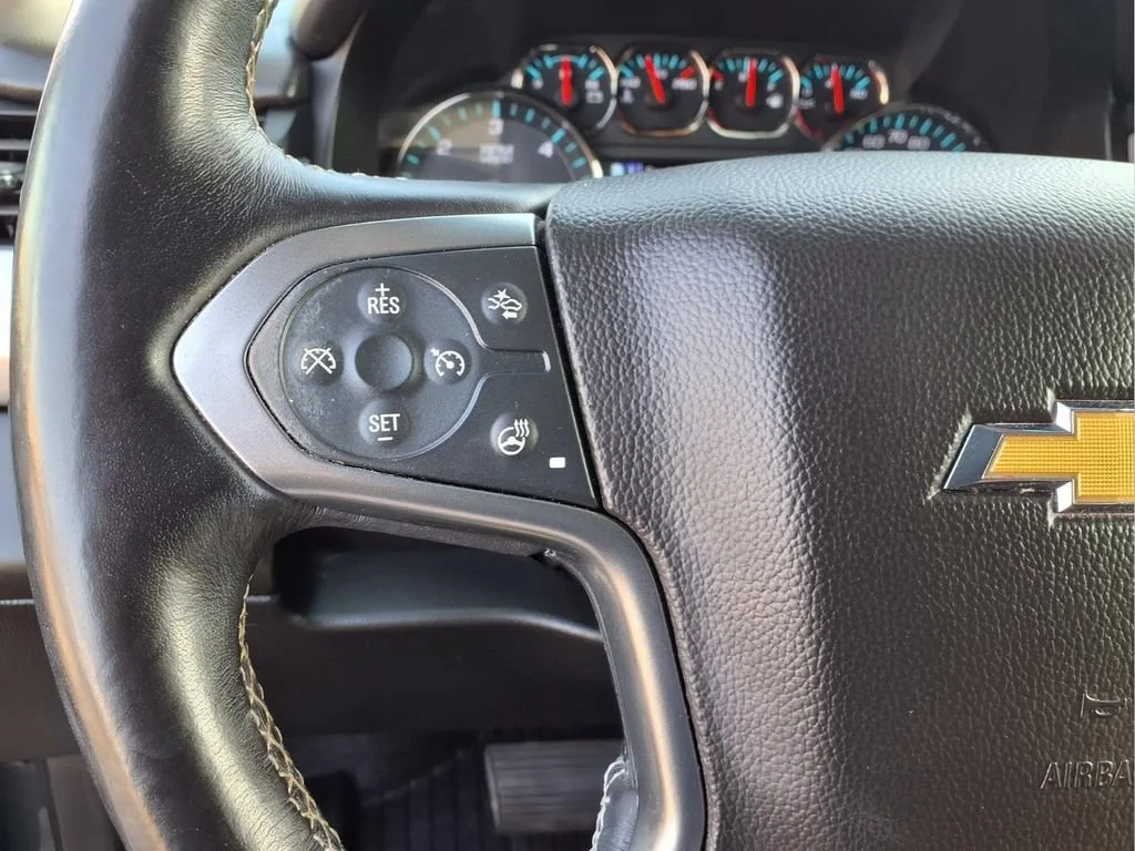 Used 2020 SHADOW GRAY METALLIC Chevrolet LT image 18