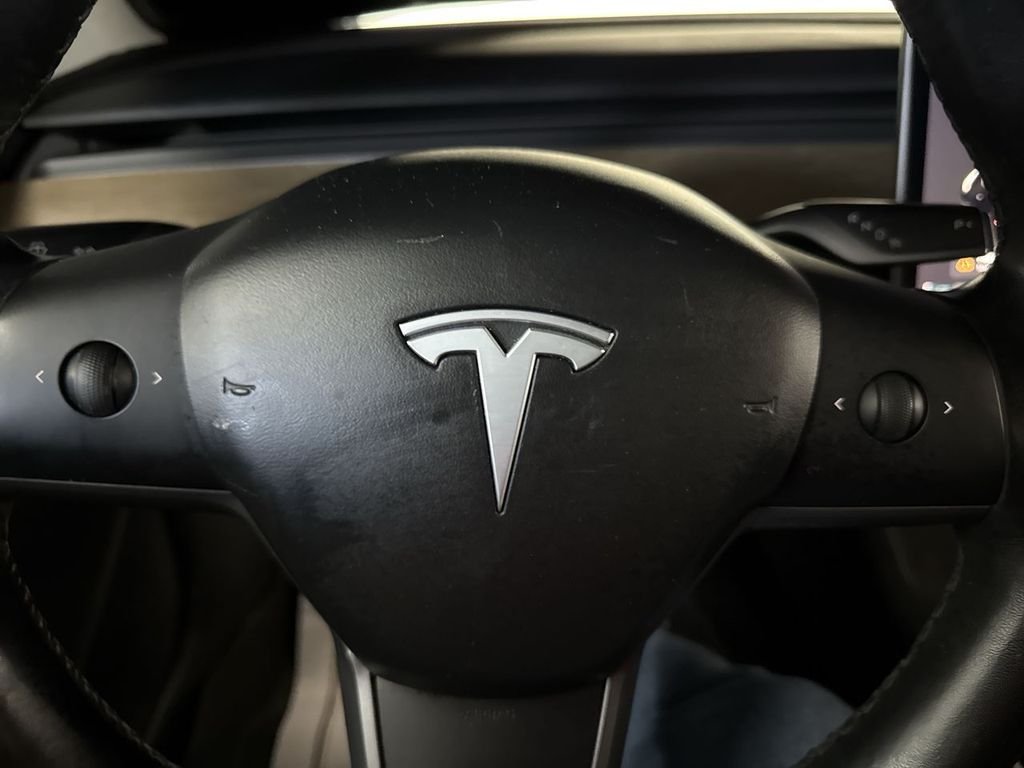 Used 2018  Tesla Long Range image 23