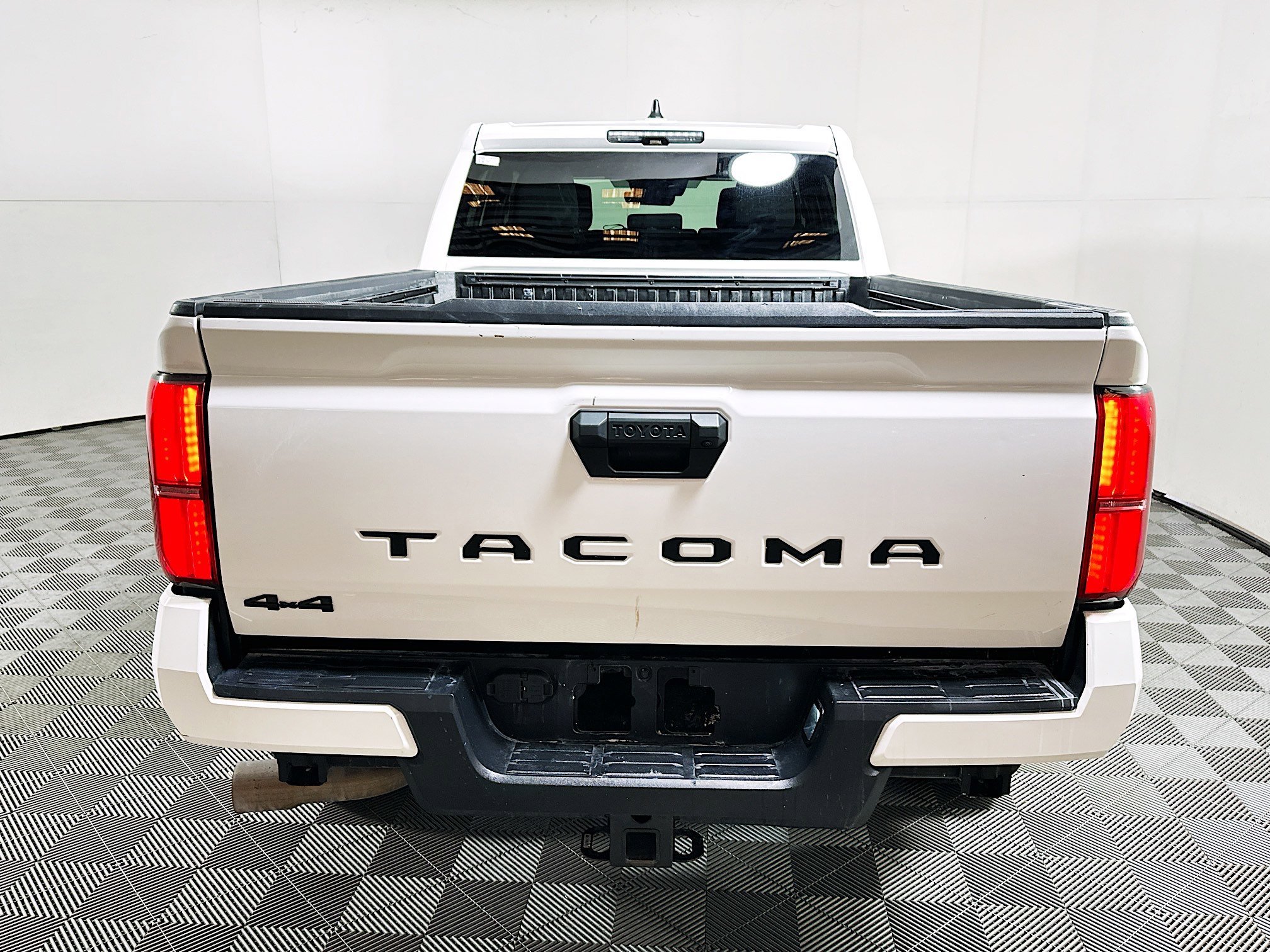 2024 Toyota Tacoma thumbnail 6