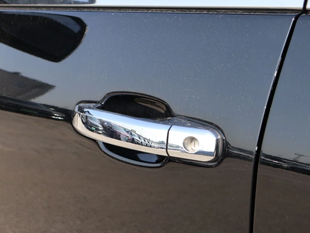 Used 2018 Black GMC SLT image 19