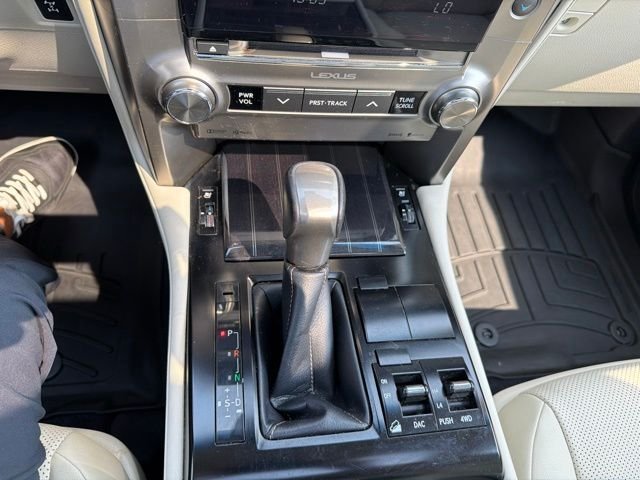 Used 2021 White Lexus 460 image 22