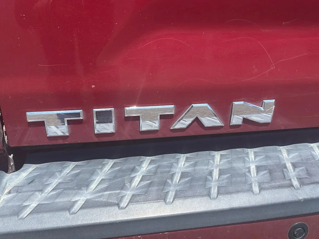 Used 2017 Cayenne Red Nissan SV image 28