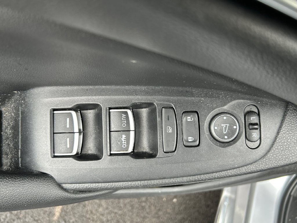 Used 2019 Silver Honda EX image 11