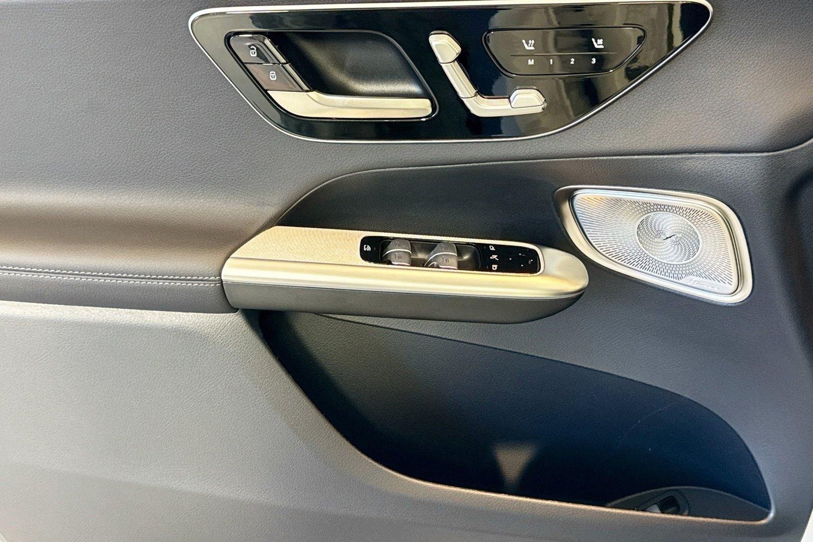 New 2026 Polar White Mercedes-Benz GLC 300 image 16