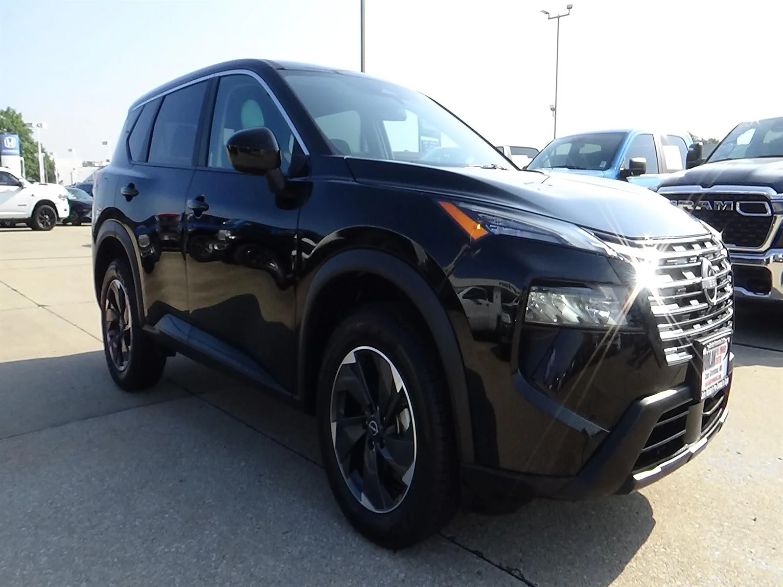 Used 2025 Super Black (kh3) Nissan SV image 4