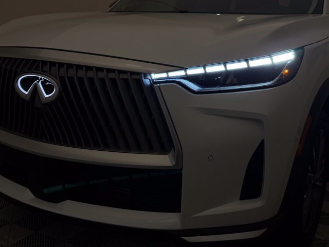 New 2026 RADIANT WHITE INFINITI Luxe FWD image 6