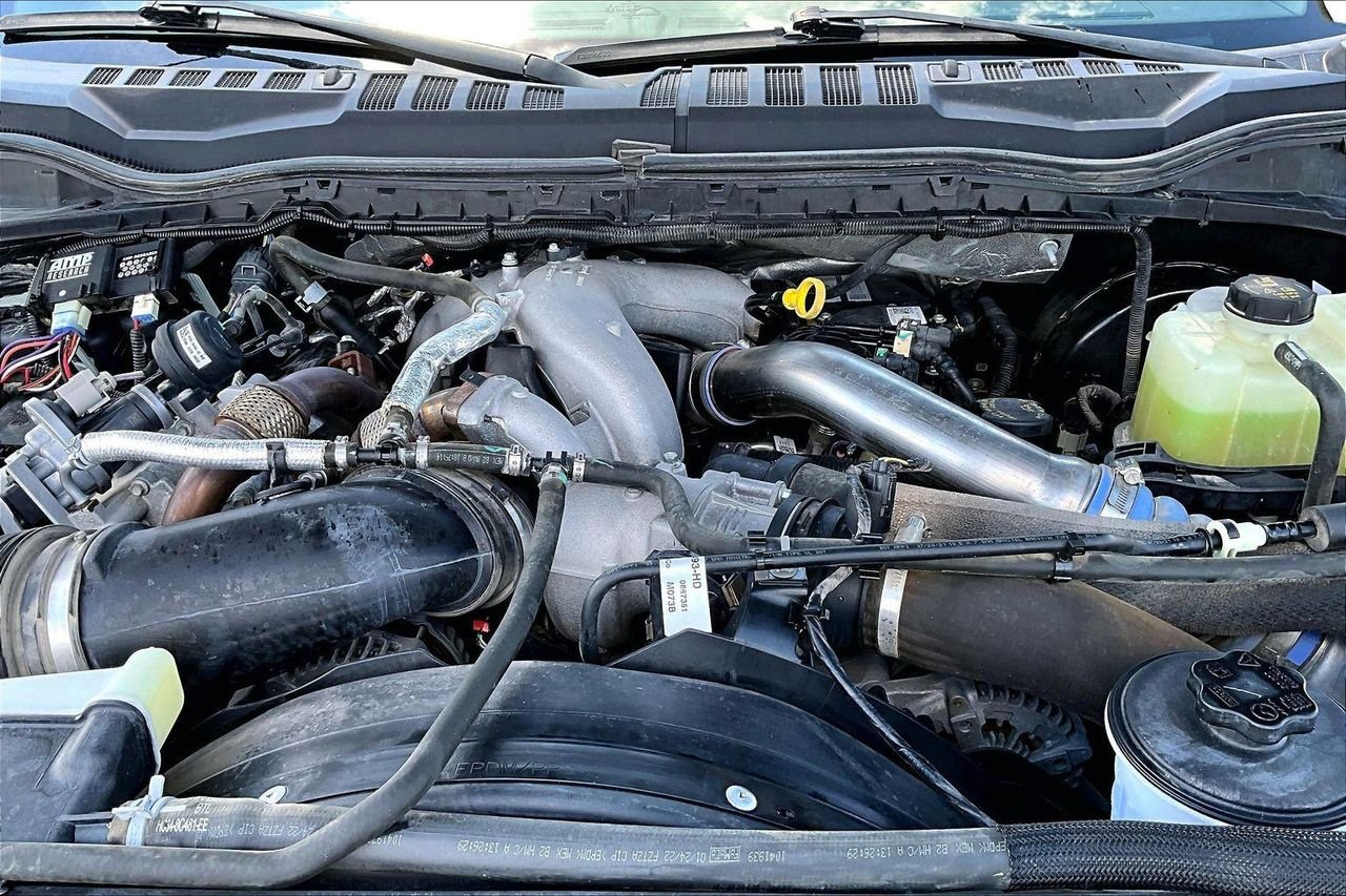 Used 2022 AGATE BLACK Ford LARIAT image 33