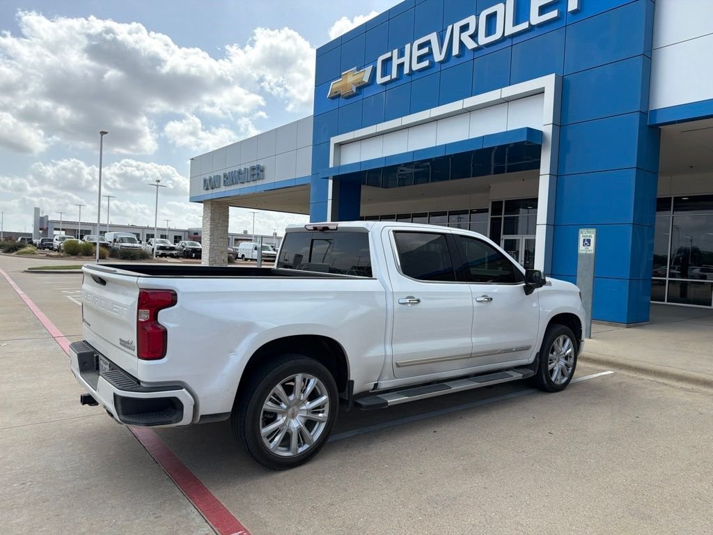 Used 2024 White Chevrolet High Country image 2