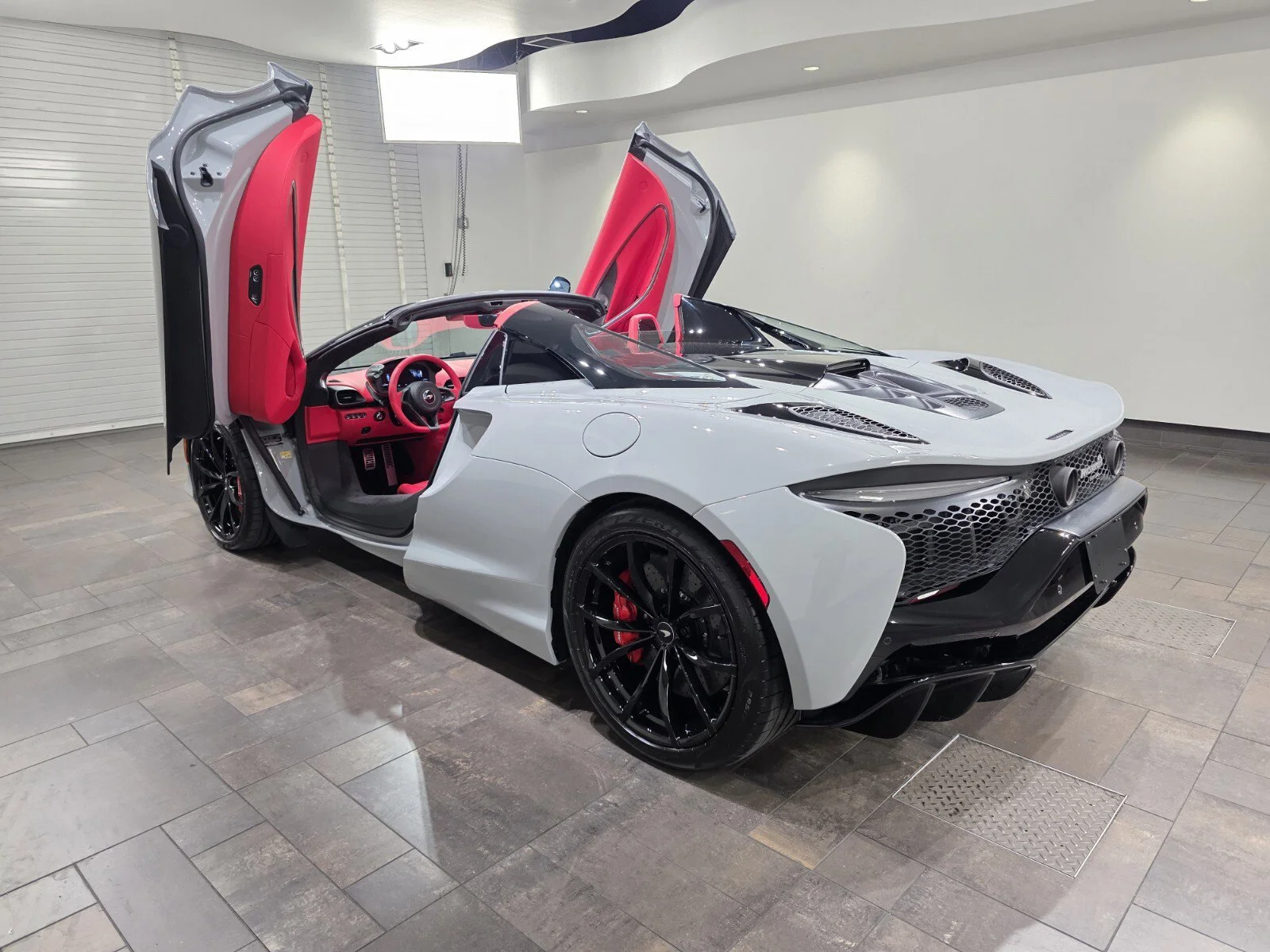 New 2026 MSO Dove Gray McLaren Spider image 29