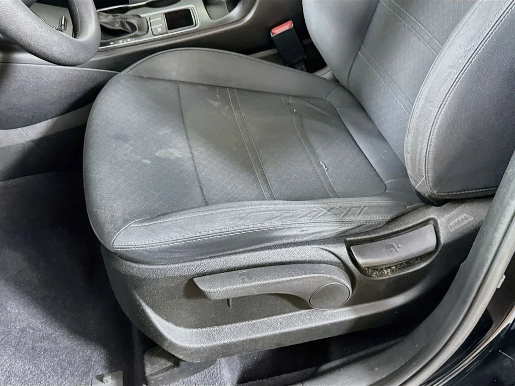 Used 2019 Black Kia L image 23