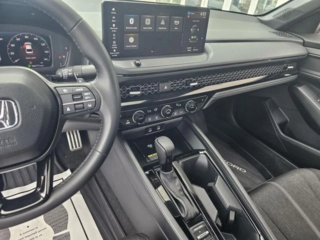 Used 2025  Honda Sport image 36