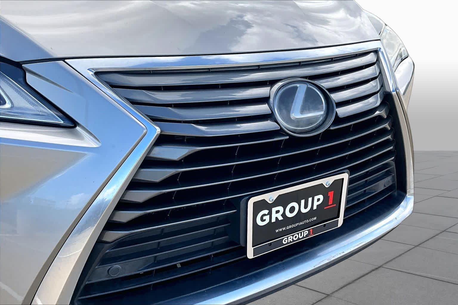 Used 2018 Atomic Silver Lexus  image 30