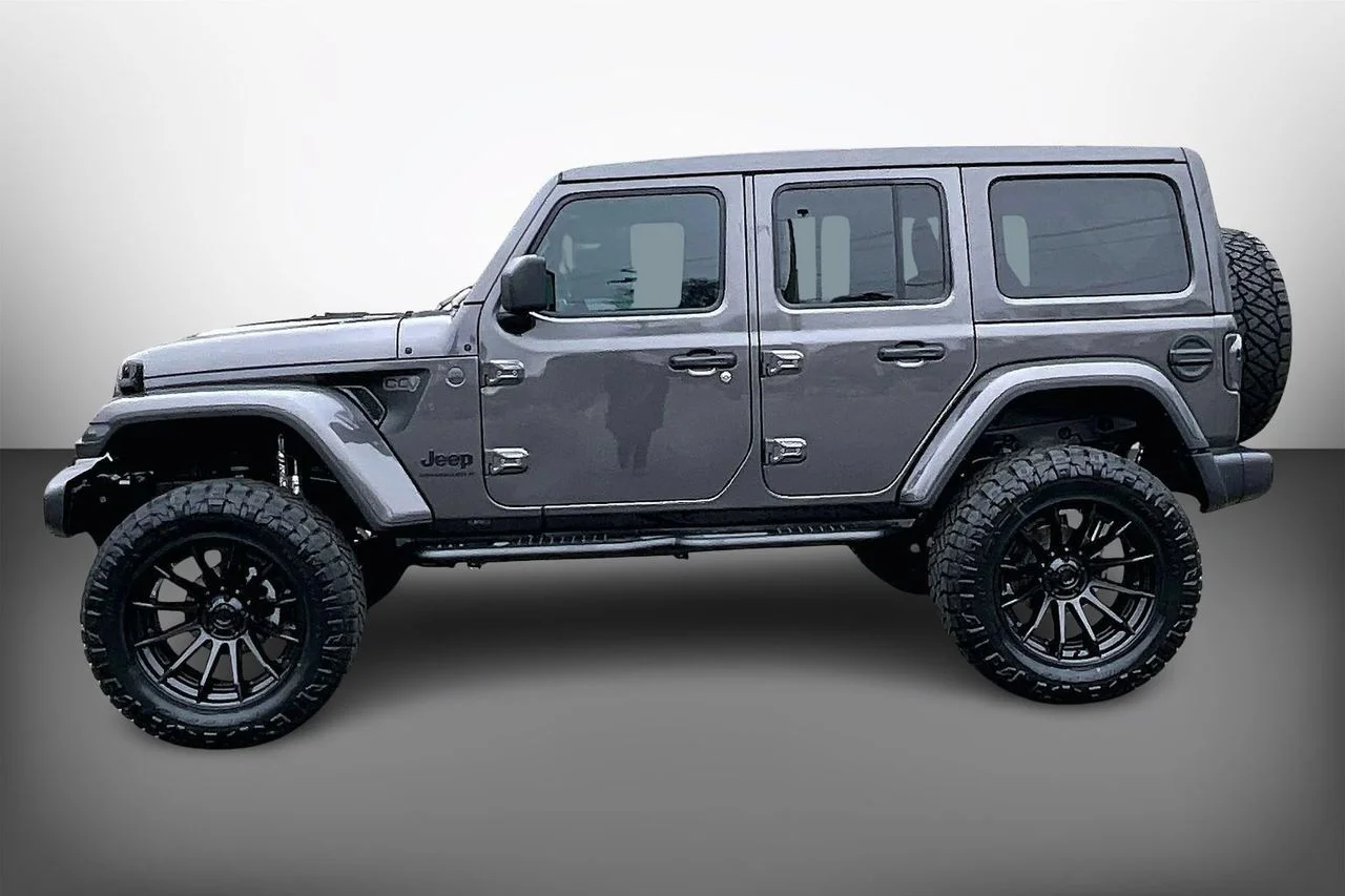 New 2026 Granite Crystal Metallic Clear-Coat Exterior Paint Jeep Sahara image 5