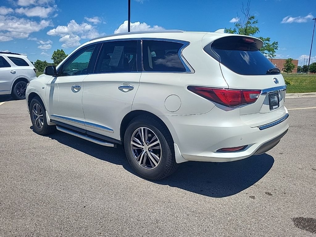 Used 2017 White INFINITI Base image 3