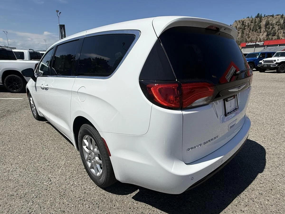 New 2027 White Chrysler SXT image 4
