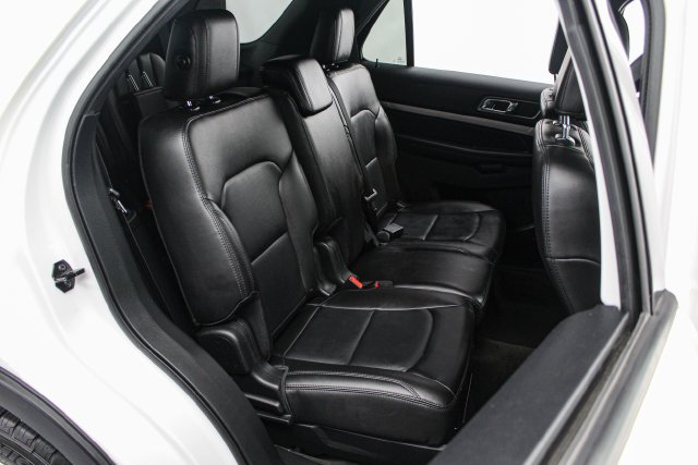 Used 2018 White Platinum Clearcoat Metallic Ford XLT image 15