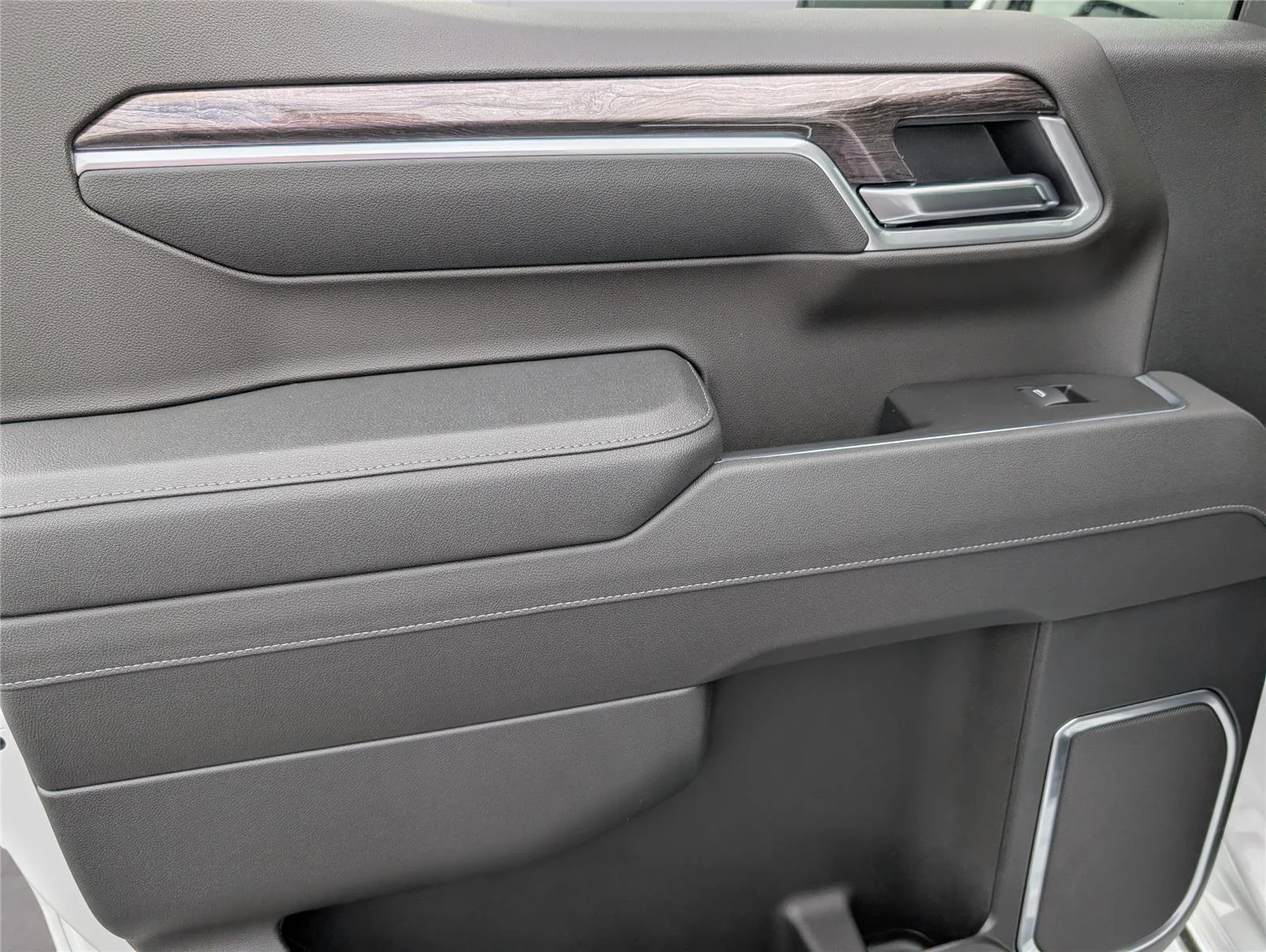 2026 Chevrolet Silverado 1500 LTZ - Photo 16
