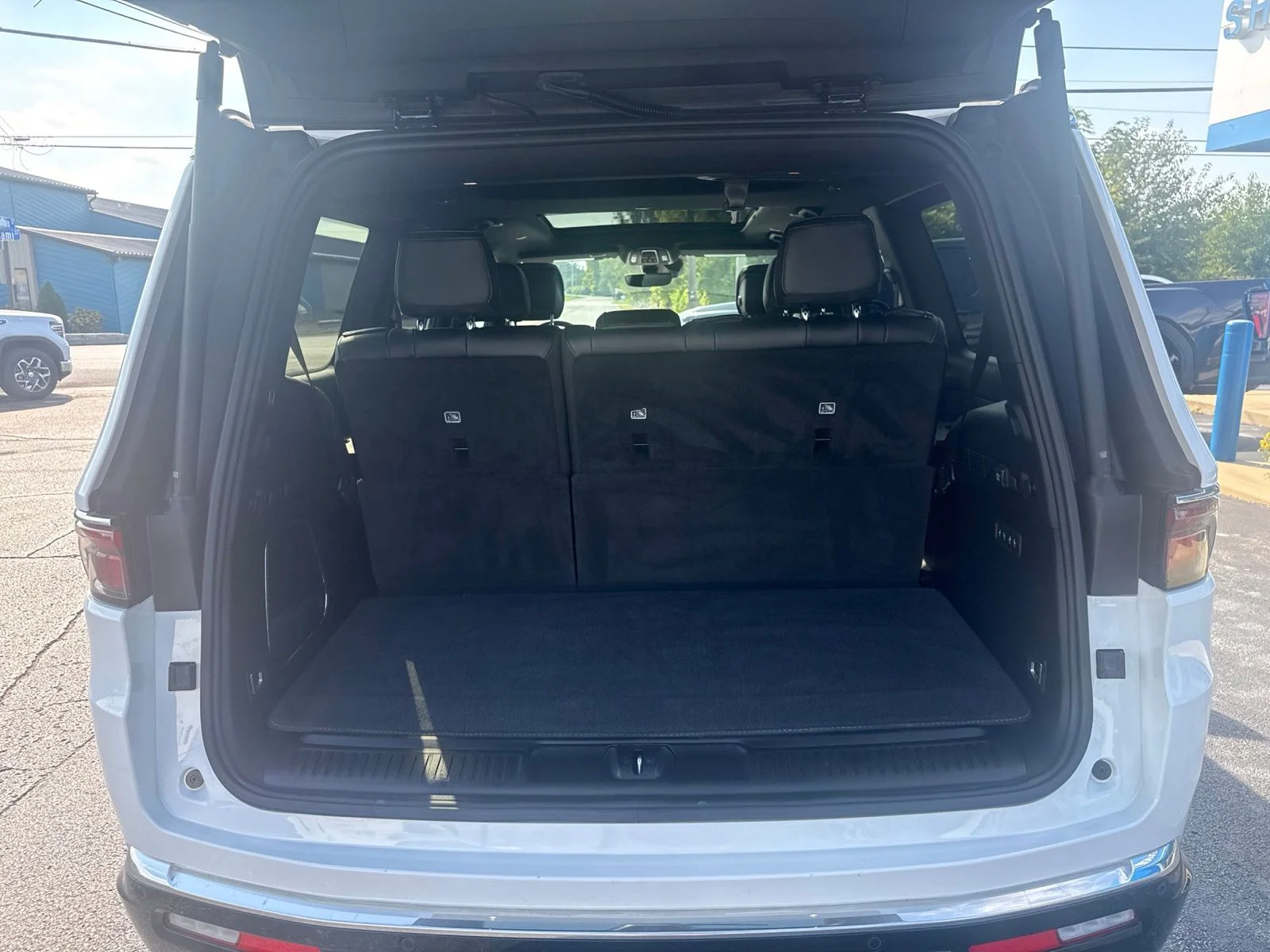 Used 2023 White Jeep Series III image 19