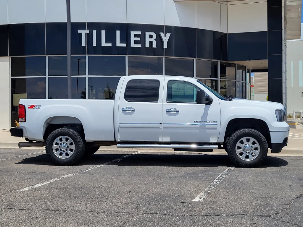 Used 2014 SUMMIT WHITE GMC Denali image 1