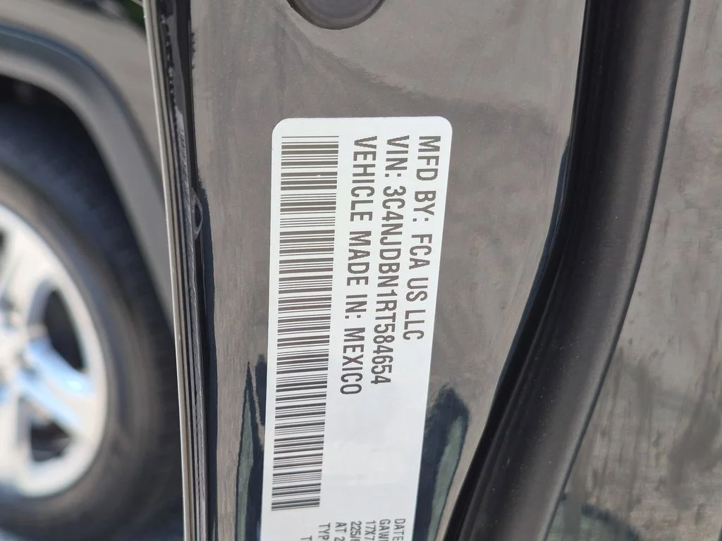 Used 2024 Black Jeep Latitude image 27
