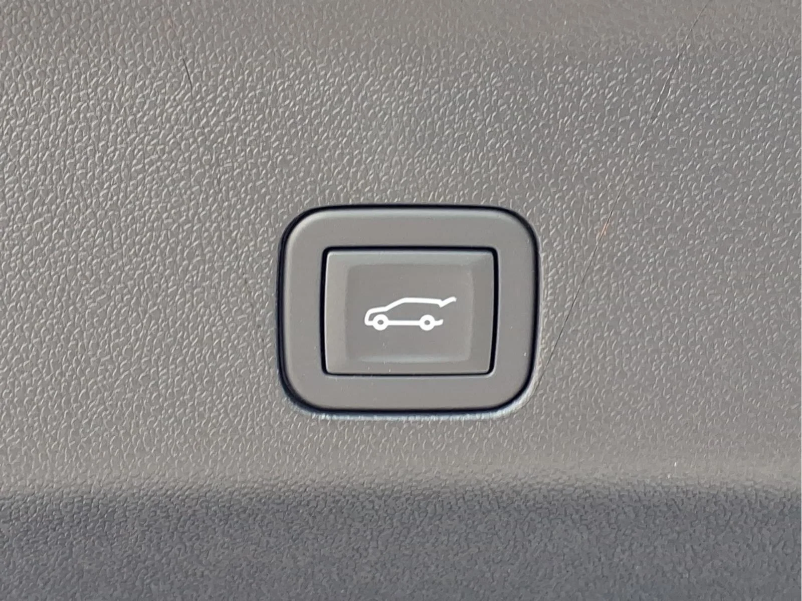 New 2027 Polar White Tricoat Chevrolet High Country image 10