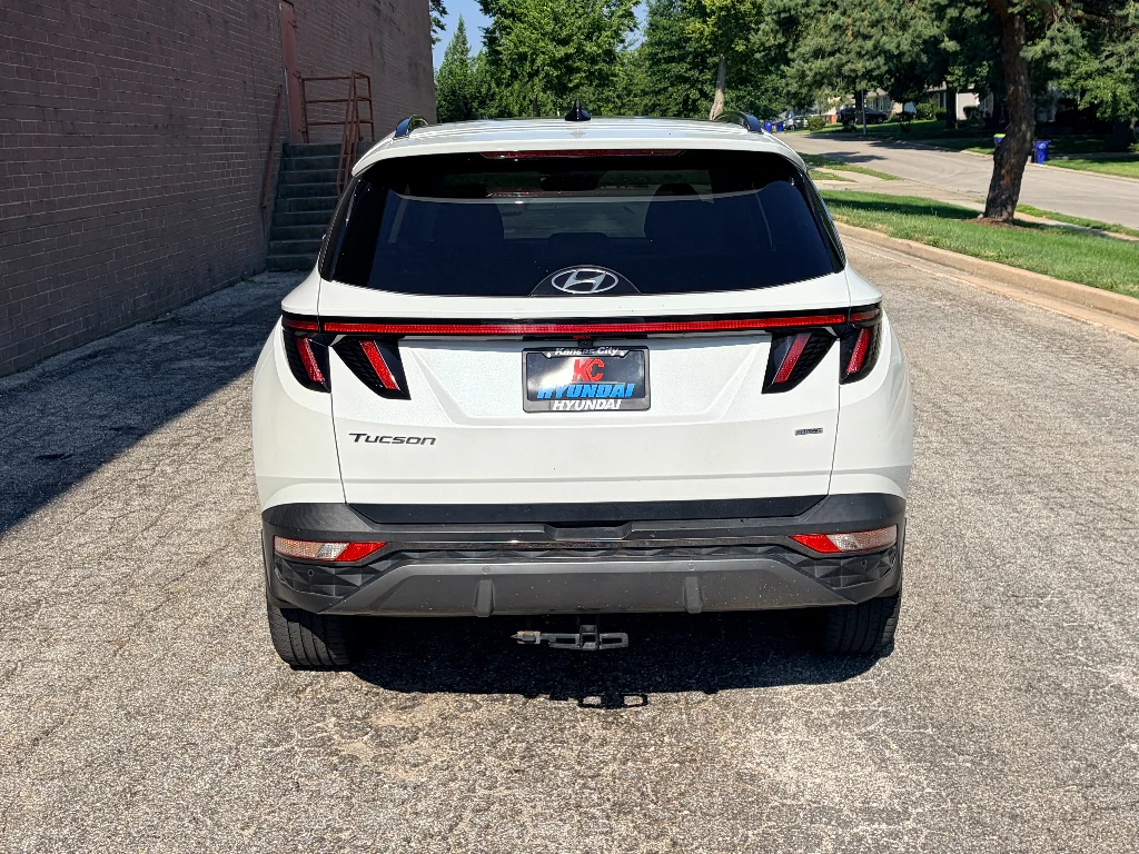 Used 2022 Quartz White Hyundai Limited image 4