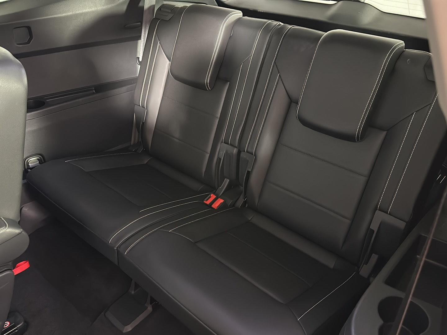 Used 2023 Deep Black Pearl Volkswagen 3.6L V6 SE w/Technology image 19