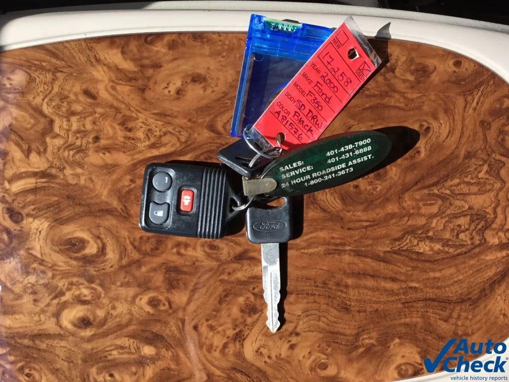 Used 2000 Black Ford Lariat image 42