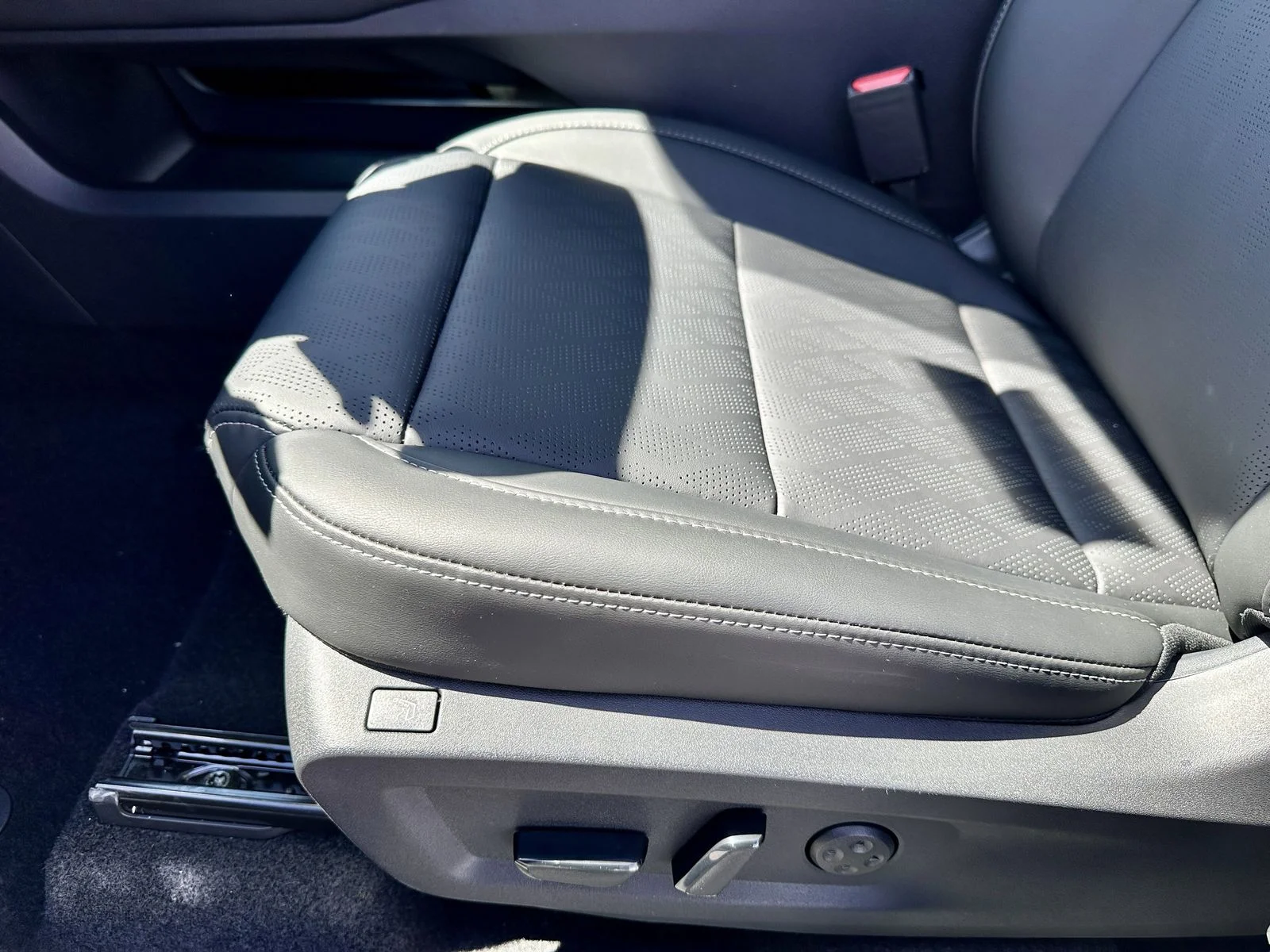 New 2026 White Nissan Platinum image 29
